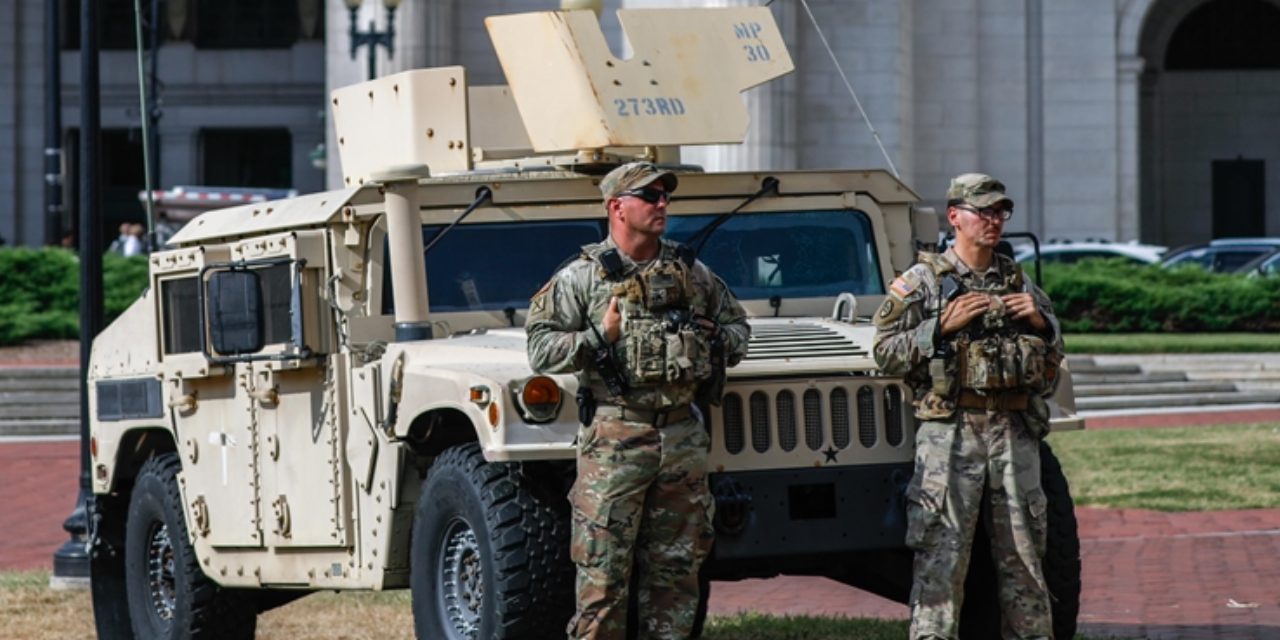 Trump Baltimore’a ordu göndermek istedi, halk sokaklara döküldü!