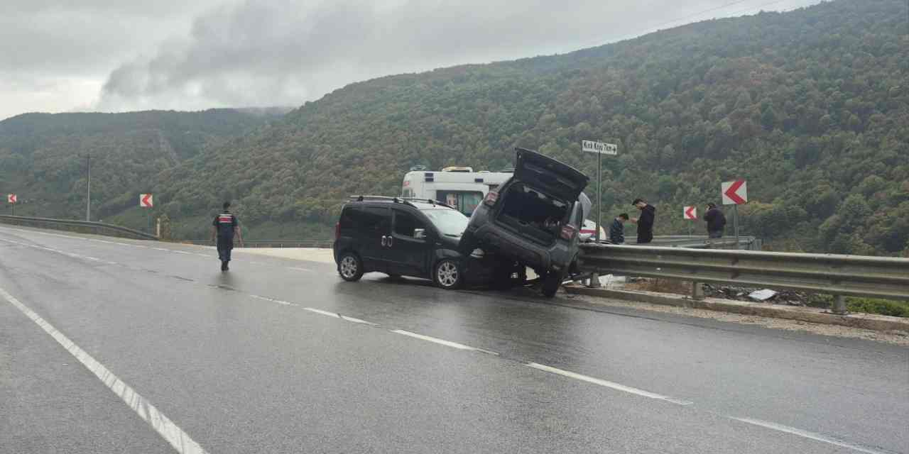 Düzce'de yağmur kazaya sebep oldu: 3 kişi yaralandı