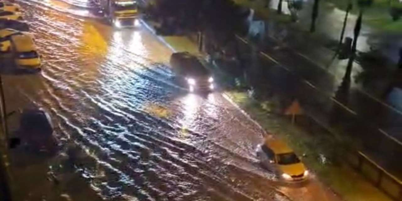 Ordu'da sağanak; cadde ve sokaklar suyla doldu