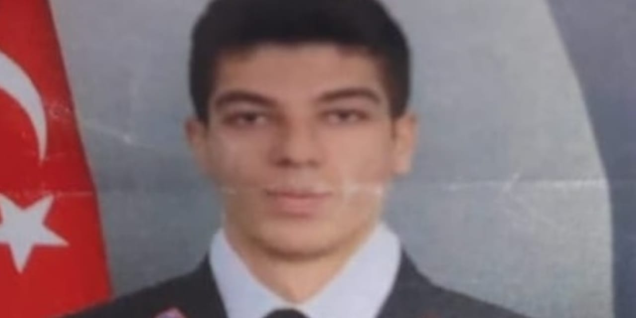 Jandarma ekiplerinin en acı görevi: Hurdaya dönen araçtan meslektaşları çıktı