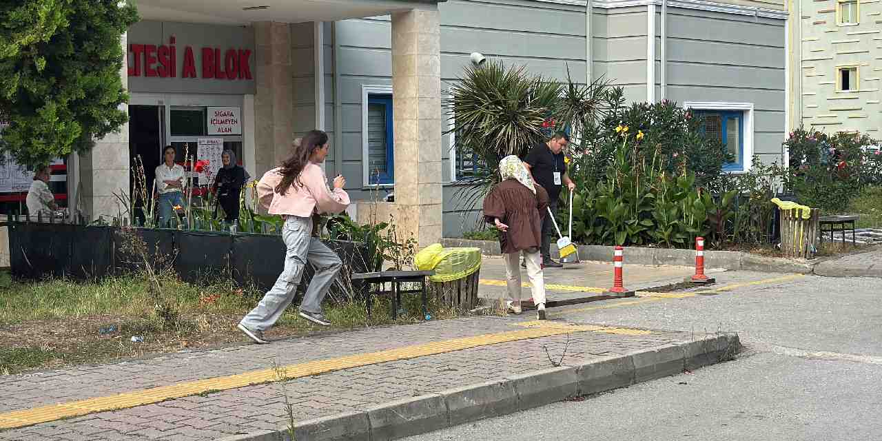 Hayalleri yarım kaldı: Ellerindeki kağıdı yırtıp üzüntü içinde ayrıldılar