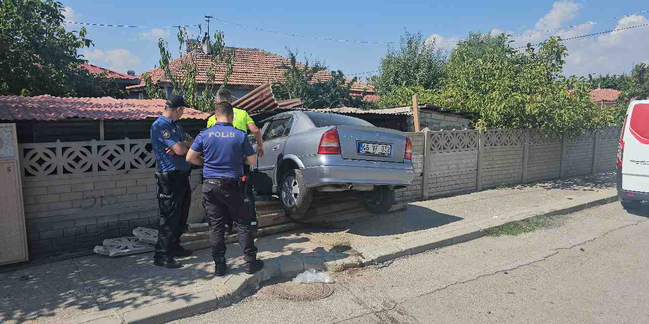 Otomobil bahçe duvarına çarptı: 1 kişi yaralandı!