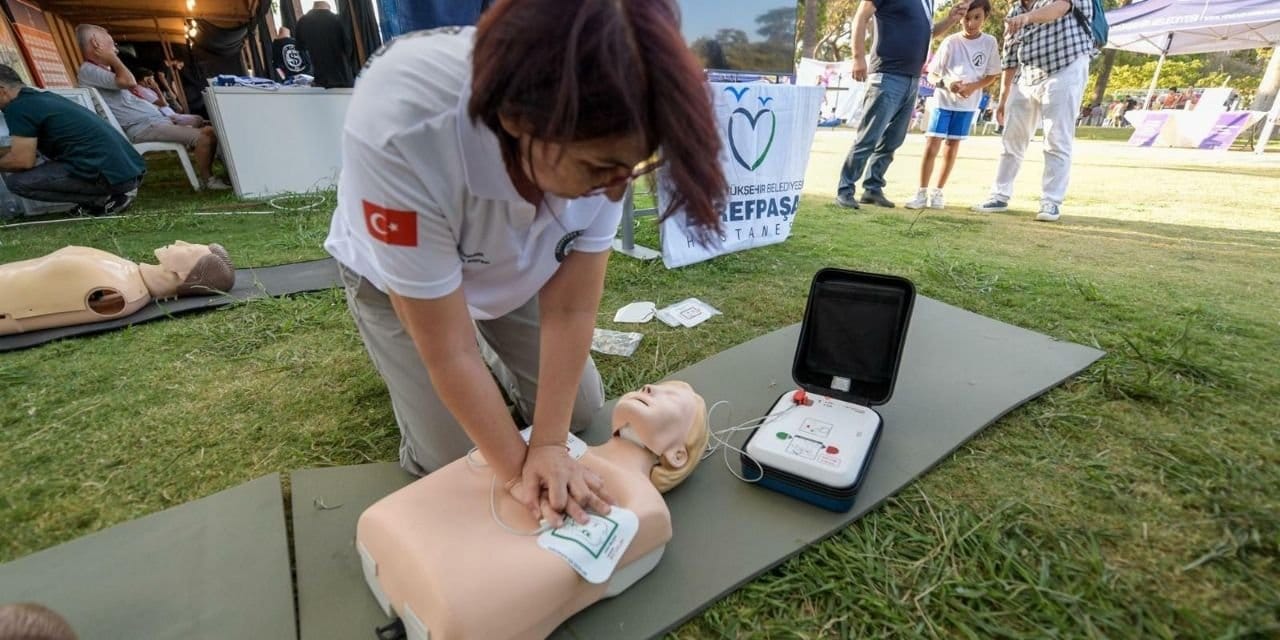 İzmir'de hayat kurtaracak uygulama: Elektroşok cihazları yerleştirildi