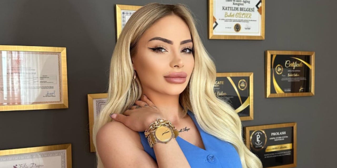 Evinde ölü bulunan genç iş kadını toprağa verildi