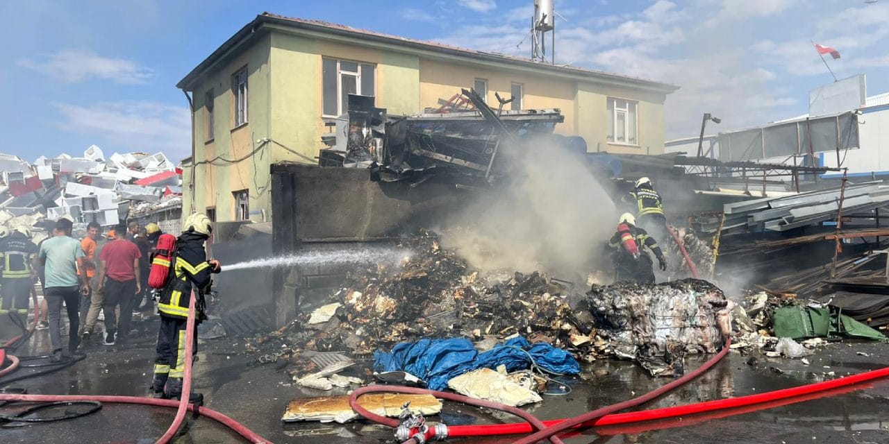 Hurdalık alev alev yandı