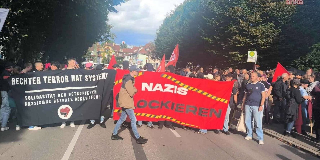 Almanya'da ırkçılık karşıtı eylem: Naziler dışarı