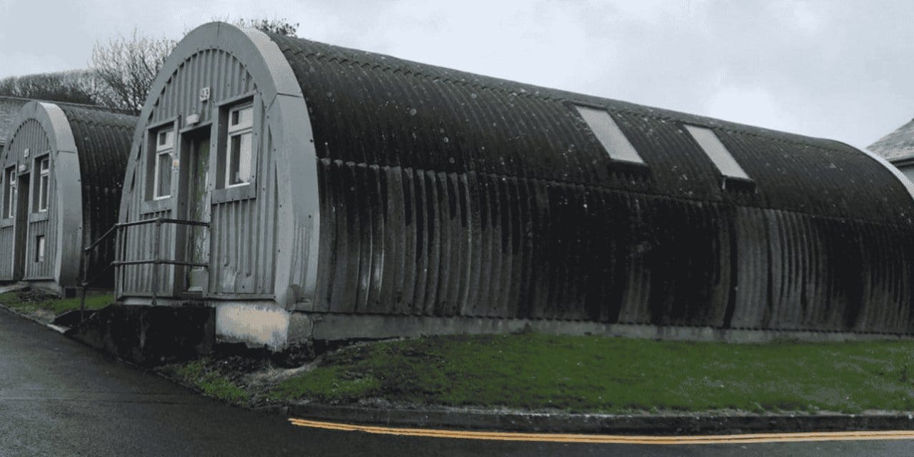 İngiltere sığınmacıları askeri üslere yerleştirecek