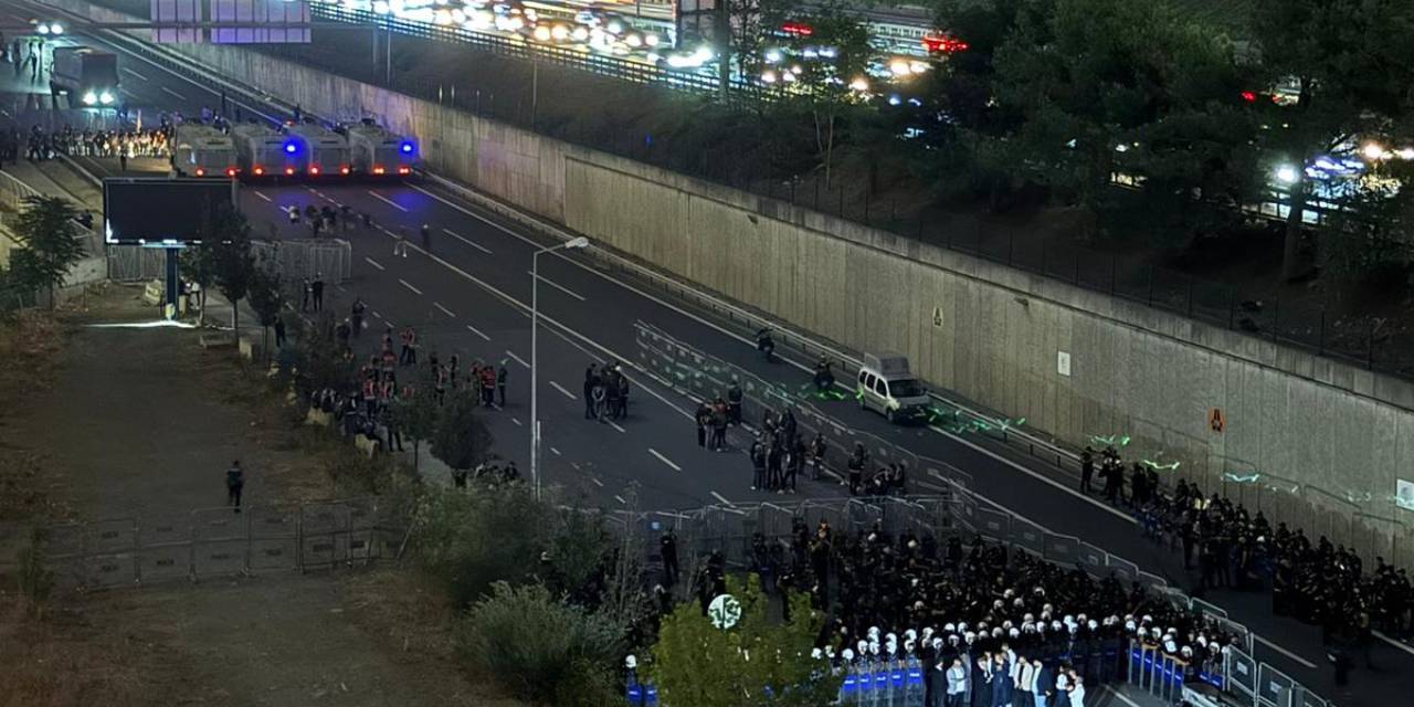 CHP İstanbul polis ablukasına alındı: Vatandaş sessiz kalmadı