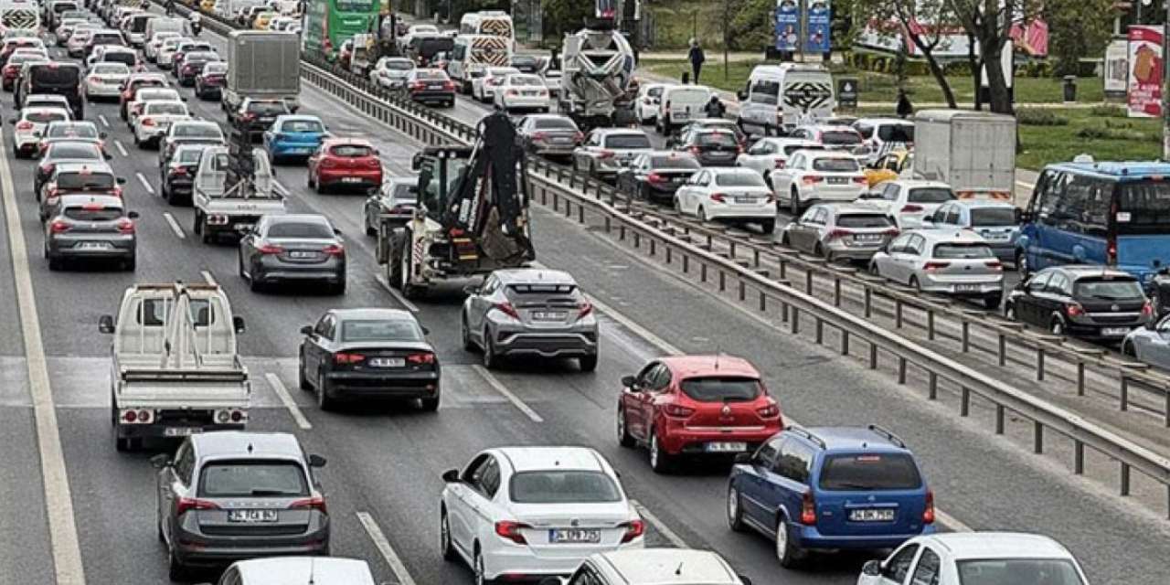 İstanbul'da trafik kilitlendi! Önce abluka sonra okul açılışı