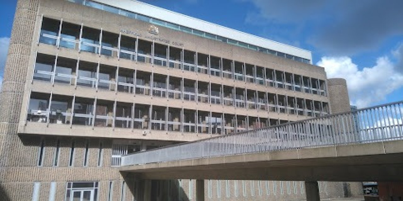 Futbol dünyası şokta: Ünlü futbolcunun babası cinsel saldırı suçlamasıyla hakim karşısına çıkacak