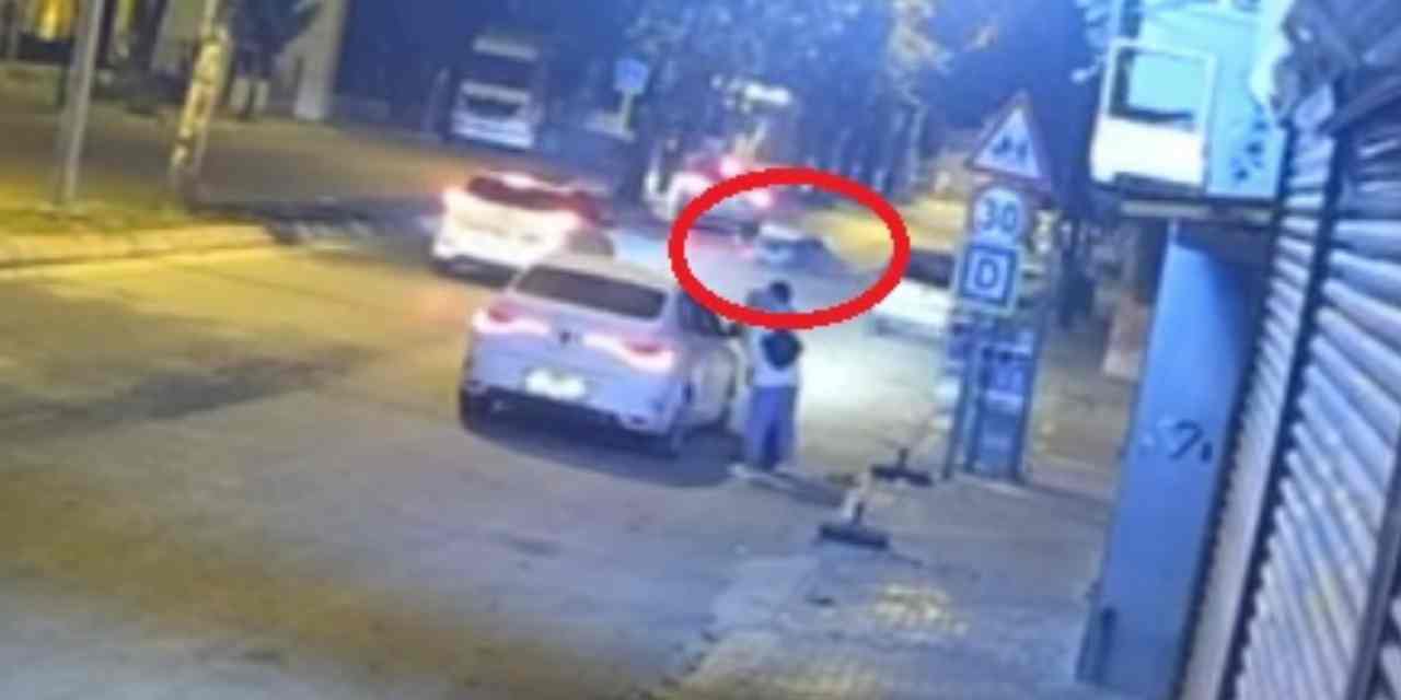 Adana'da otomobile at çarptı