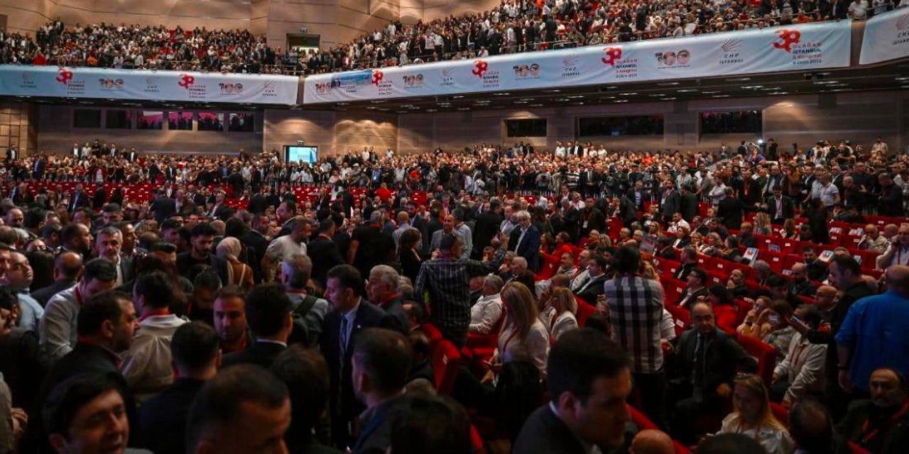 CHP İstanbul'dan olağanüstü kongre kararı