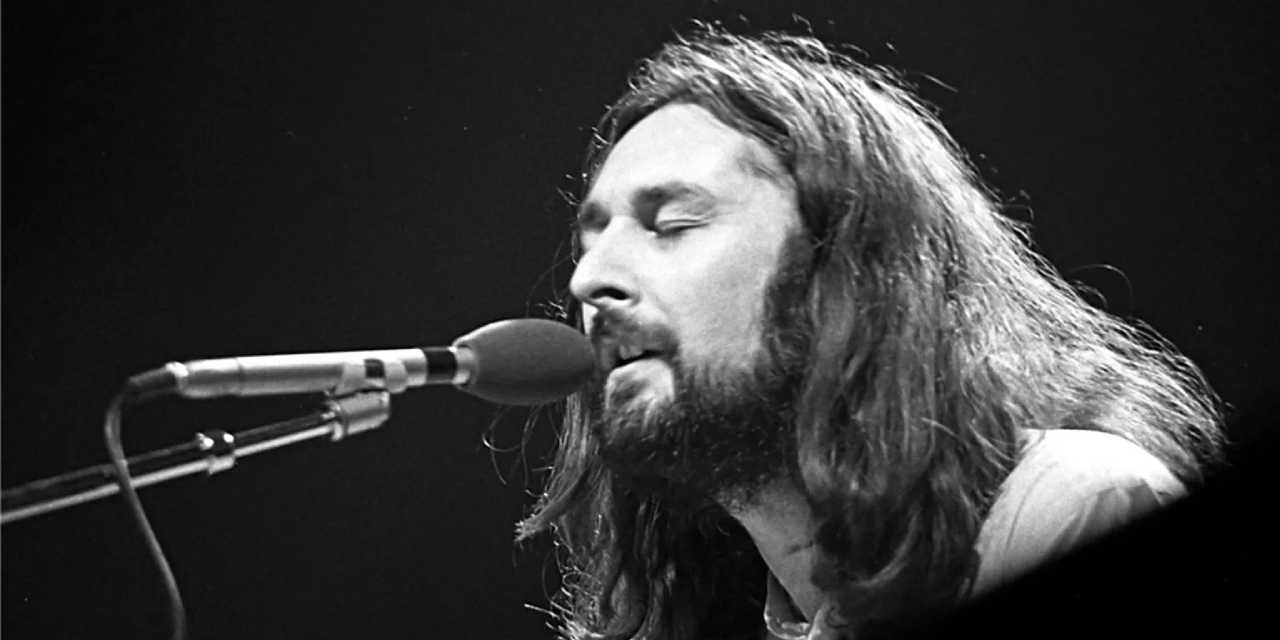 Kanserle mücadele eden efsane şarkıcı hayatını kaybetti