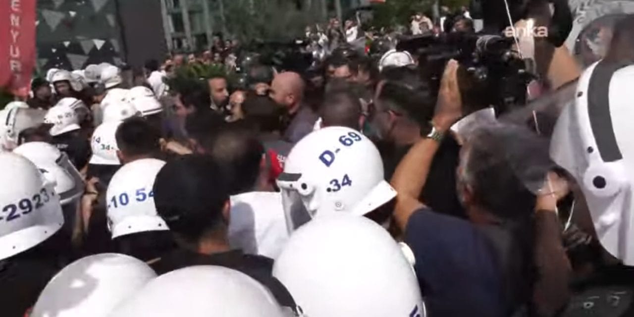 Son Dakika | Kayyum Gürsel Tekin polis kalkanı ile il binasına girdi