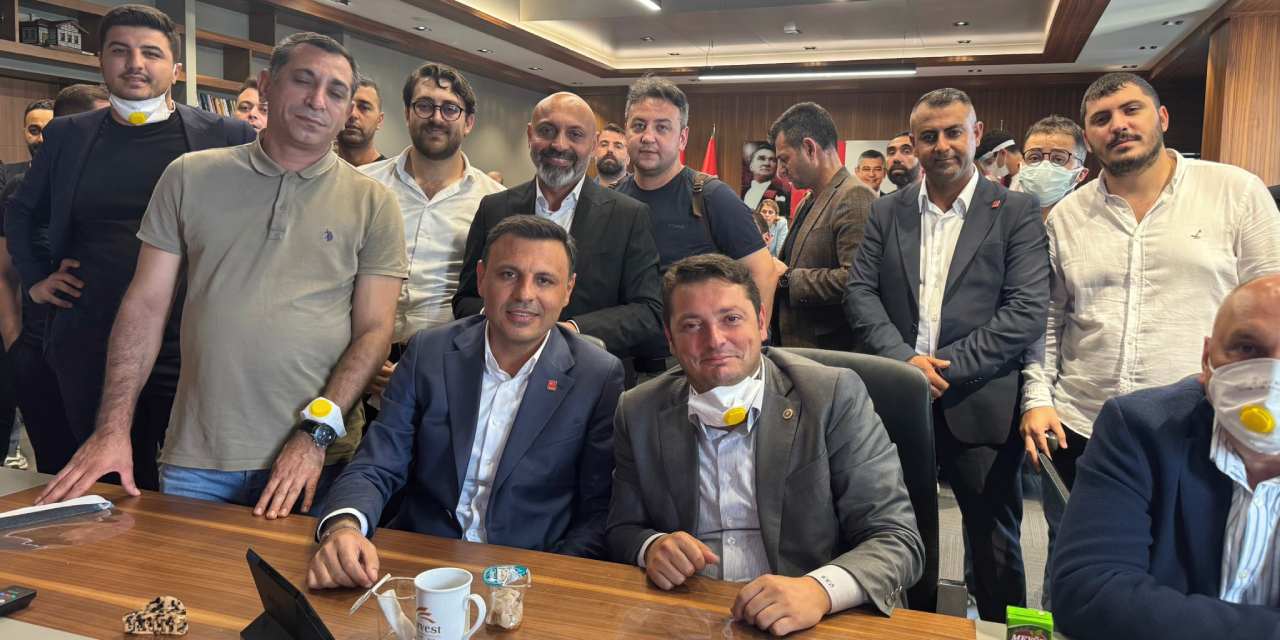 Yüzlerce polis CHP il binasında! Gürsel Tekin alt katta: Başkanlık makamındaki son görüntü paylaşıldı