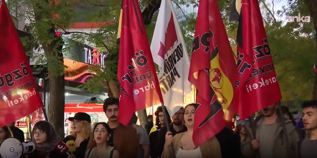 Üniversiteli öğrencilerden CHP İstanbul'daki ablukaya karşı yürüyüş