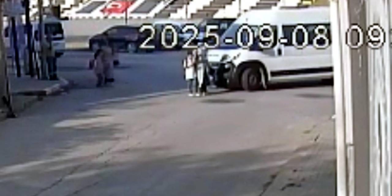 Tekirdağ'da dehşet anları: Anne ve oğlu minibüsün altında kaldı