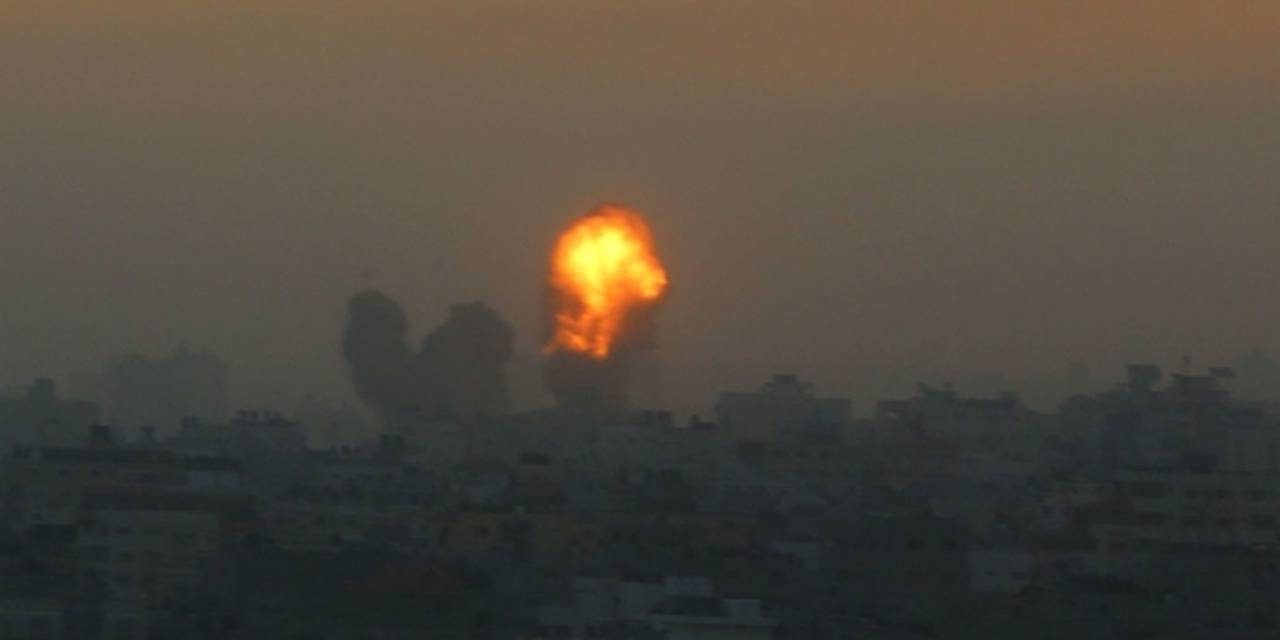 İsrail'e ait savaş uçakları Humus'u vurdu