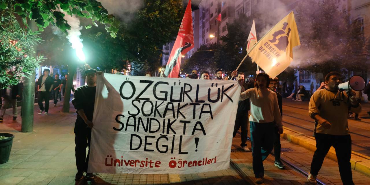 Eskişehir'de öğrenciler ayakta: Kayyum darbesine susmayacağız!