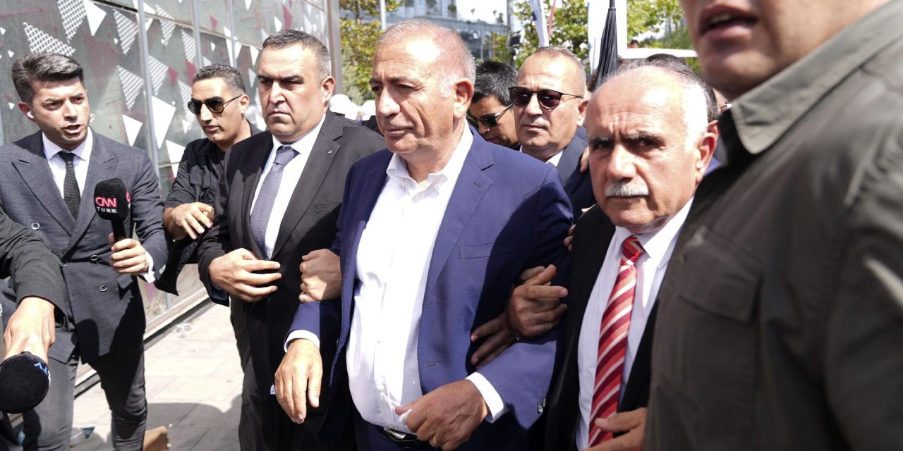 Kayyum Gürsel Tekin'den 2 milyon CHP'liye giriş yasağı! 30 kişilik liste vermiş