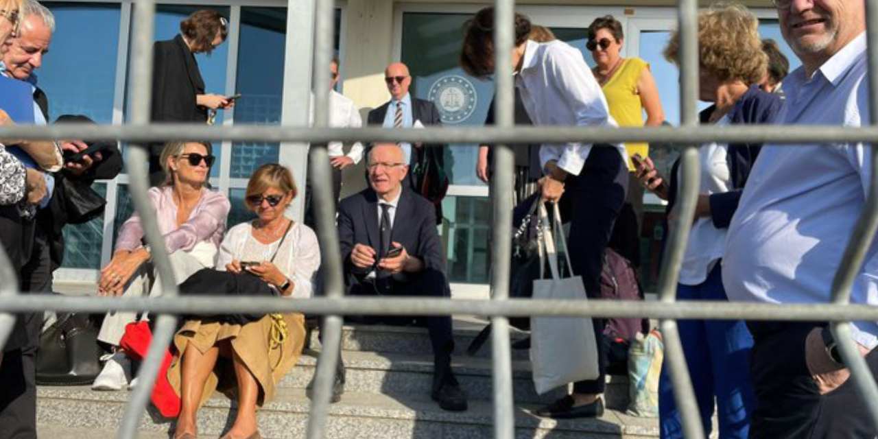 İstanbul Barosu yöneticilerine duruşma öncesi engel: Adalet kapıda kaldı