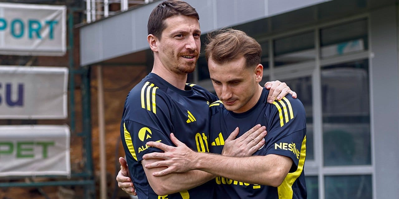 Kerem Aktürkoğlu ve Mert Hakan Yandaş sarmaş dolaş oldular: Birbirlerinin yüzüne bakmıyorlardı