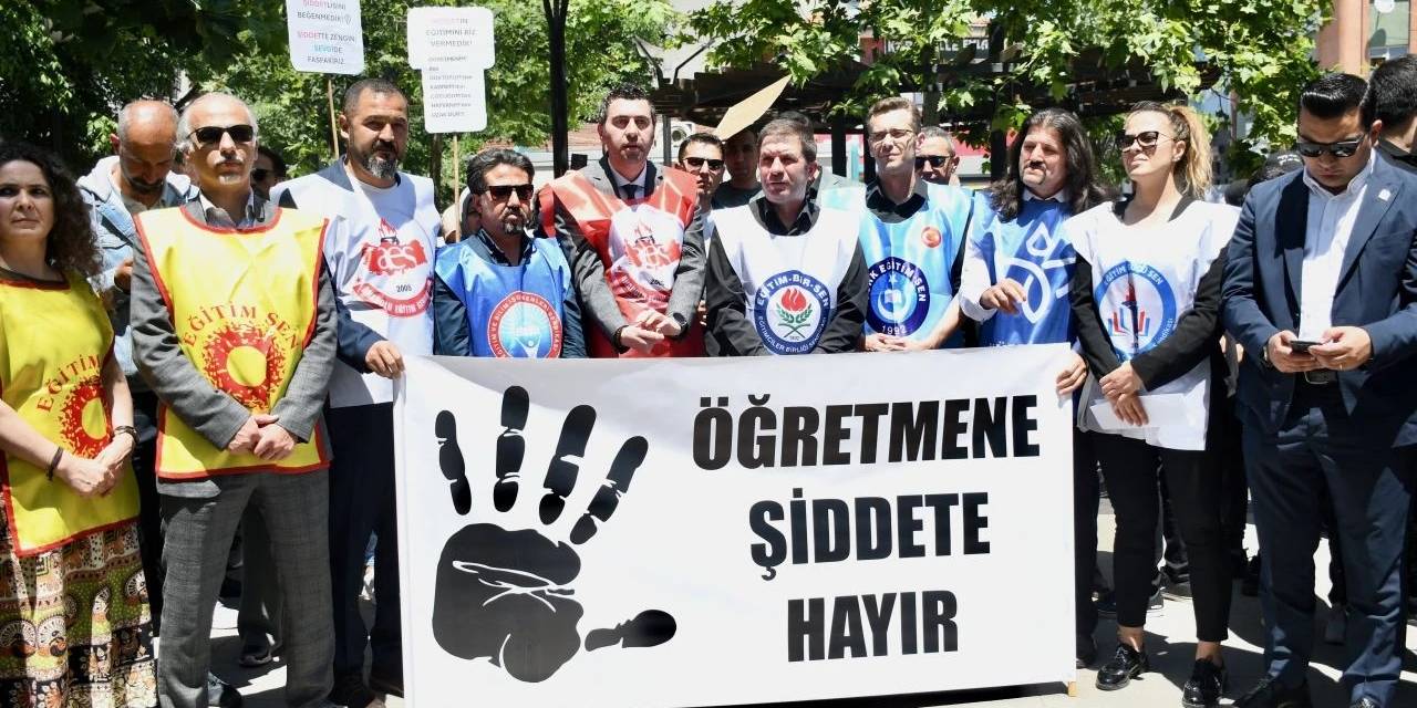 Kocaeli'de eğitim sendikalarından okul idarecisine bıçak çekilmesine protesto