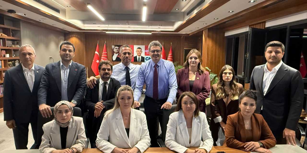 CHP heyeti Genel Başkan Çalışma Ofisinde nöbette