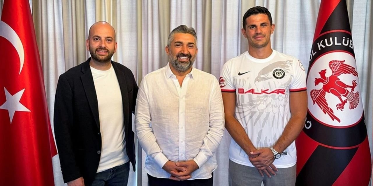 Süper Lig'i bıraktı Çorum FK'ya imzayı attı
