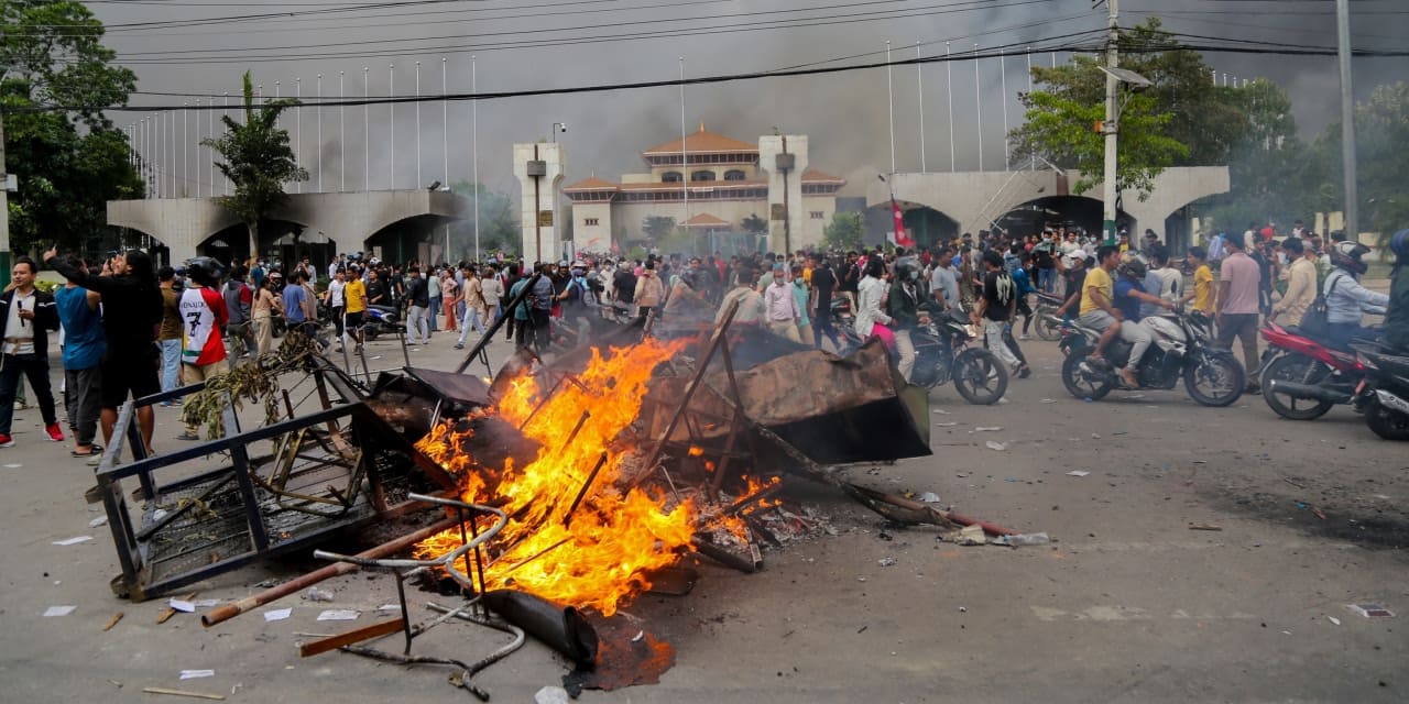 Nepal'de protestolar sürüyor: Cezaevinden kaçanlar yakalandı
