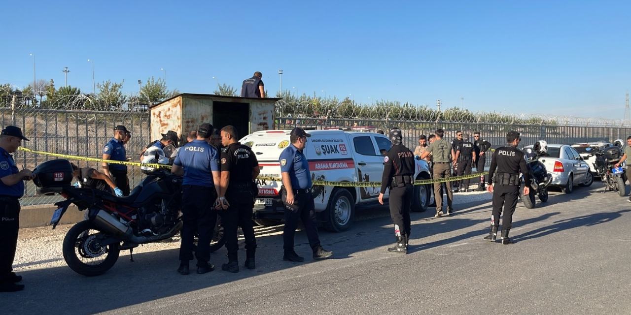 Kanala düşen kişinin peşinden atladılar: 1 ölü