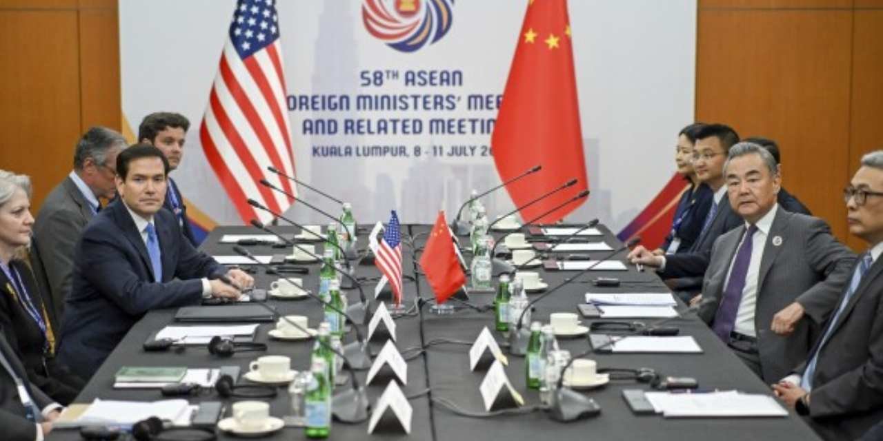 ABD'li ve Çinli bakanlar arasında sıcak temas