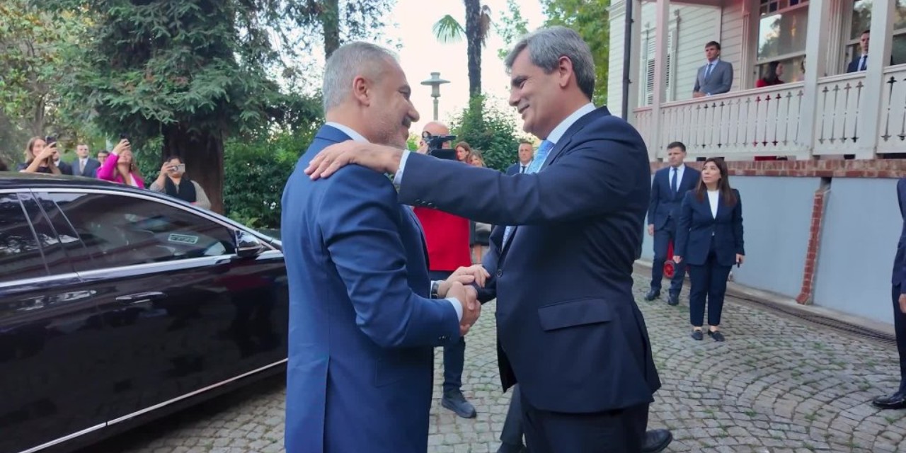 Hakan Fidan Karadağ Cumhurbaşkanı ile bir araya geldi