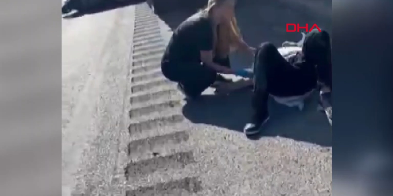 Kırmızı ışıkta bekleyen motosiklete kamyon çarptı: Baba öldü, oğlu yaralı