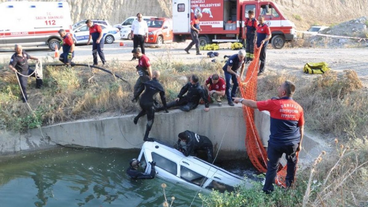Otomobil sulama kanalına düştü: 2 ölü