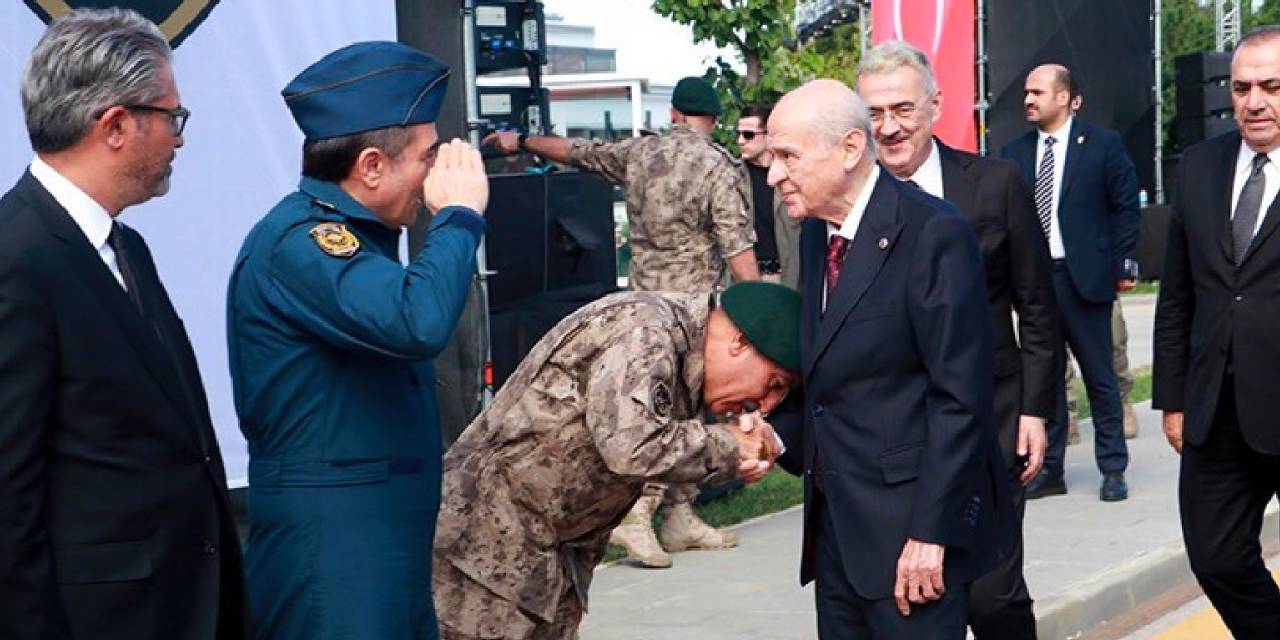 Bahçeli'nin elini öpmüştü: Özel Harekat Başkanı Karadeniz, bakın nereye atandı!