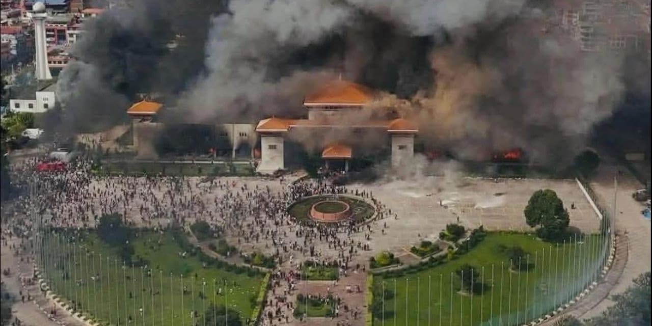 Nepal'deki protestolarda binlerce mahkum firar etti: Bakan dövülüp parlamento yakılmıştı