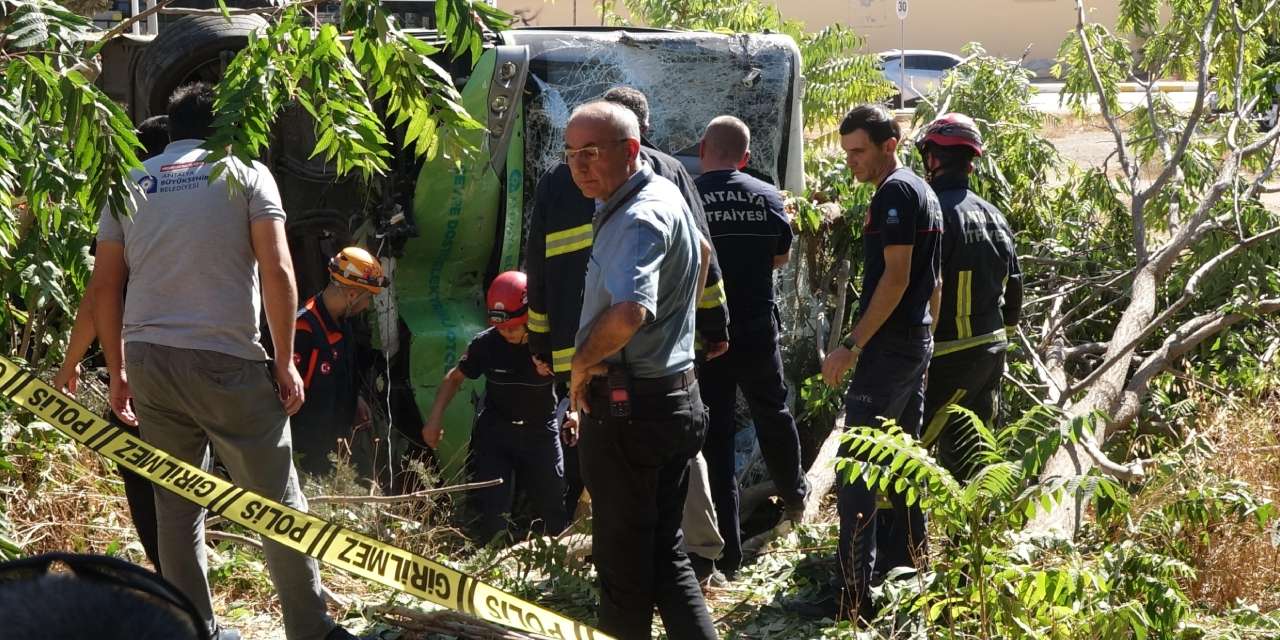 Halk otobüsü şoförü direksiyon başında fenalaştı