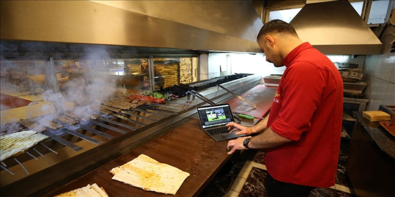 Fransızlar Adana'yı ayağa kaldırdı: Böyle hakaret görülmedi