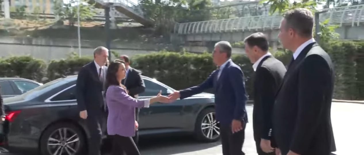 Son Dakika | DEM Parti Özgür Özel'in ofisine geldi! Polis ablukası kaldırılmıştı