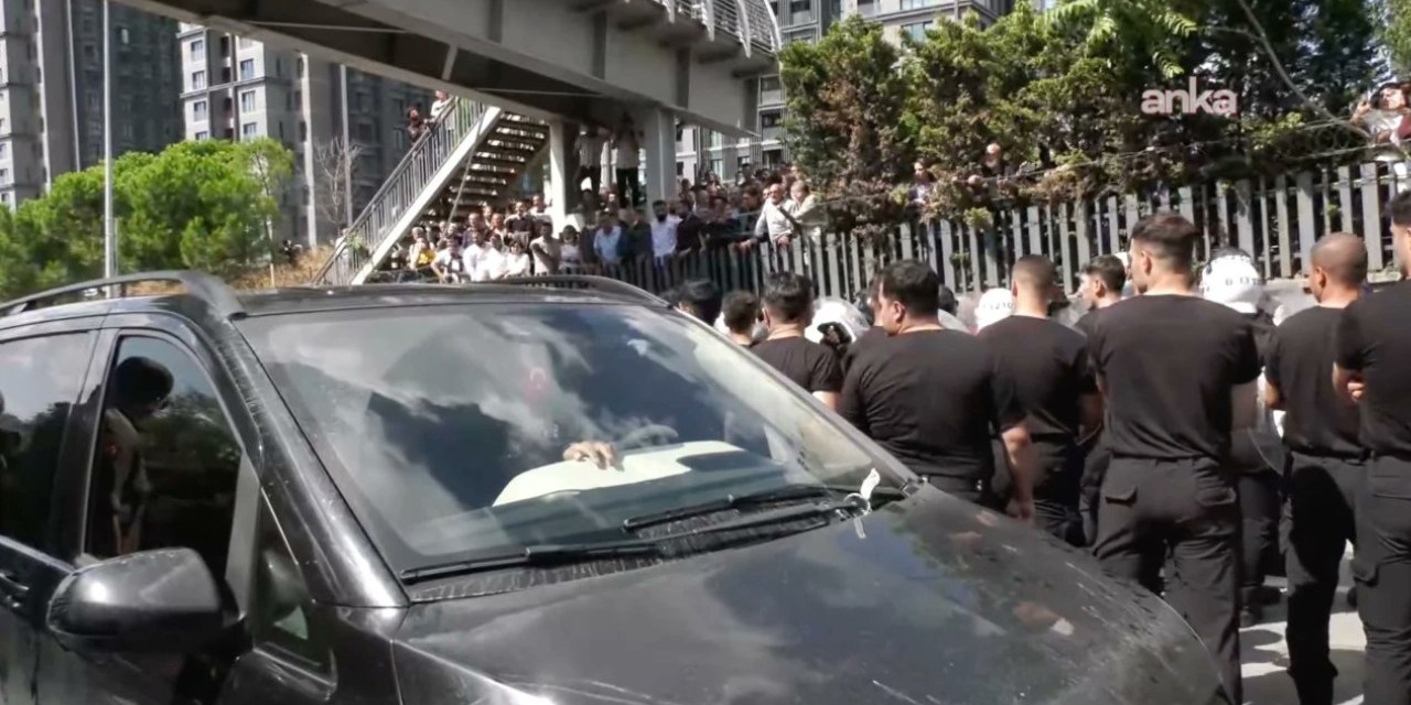 Ablukadaki siyah tişörtlülerin kim olduğu hala belirsiz: Murat Bakan Menzil'e dikkat çekti