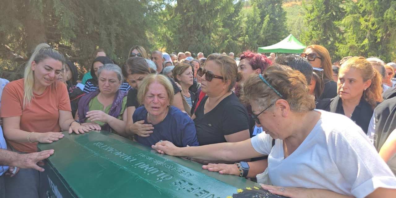 5 yaşındaki çocuğunun önünde katledilen Başak defnedildi