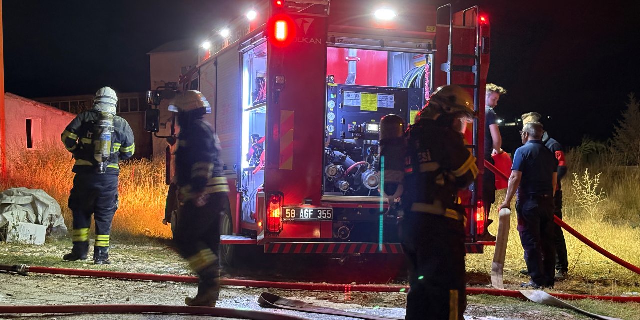 Ahşap fabrikasında yangın