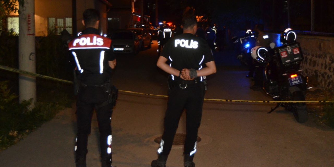 Aksaray'da dehşet anları! Ailesi ve komşusunu vurup intihara kalkıştı