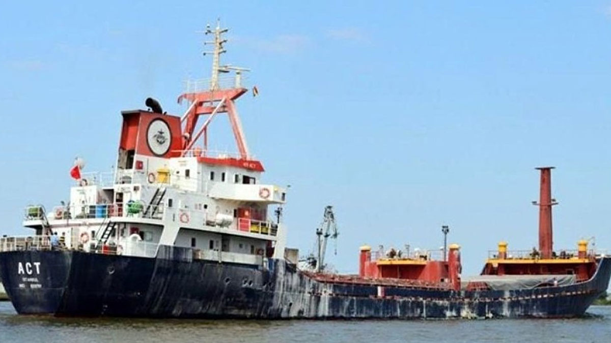 Nijerya açıklarında korsanların saldırısına uğrayan Türk gemisi Gana'ya ulaştı