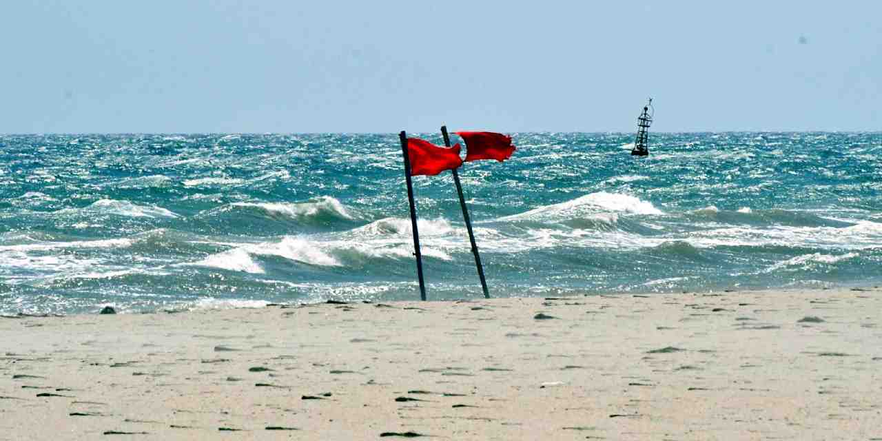 Denize girmek yasaklandı!