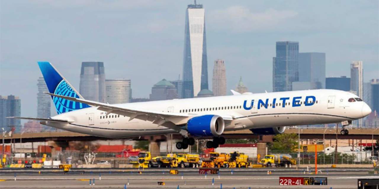 Uçak havada yanmaya başladı: Japonya'ya acil iniş yaptı