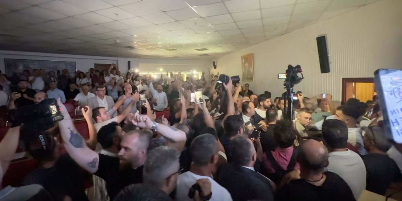 AKP'li Çerçioğlu ilk toplantıya katılmadı ortalık karıştı! Polis meclise girdi: CHP'liler salona alınmak istenmedi