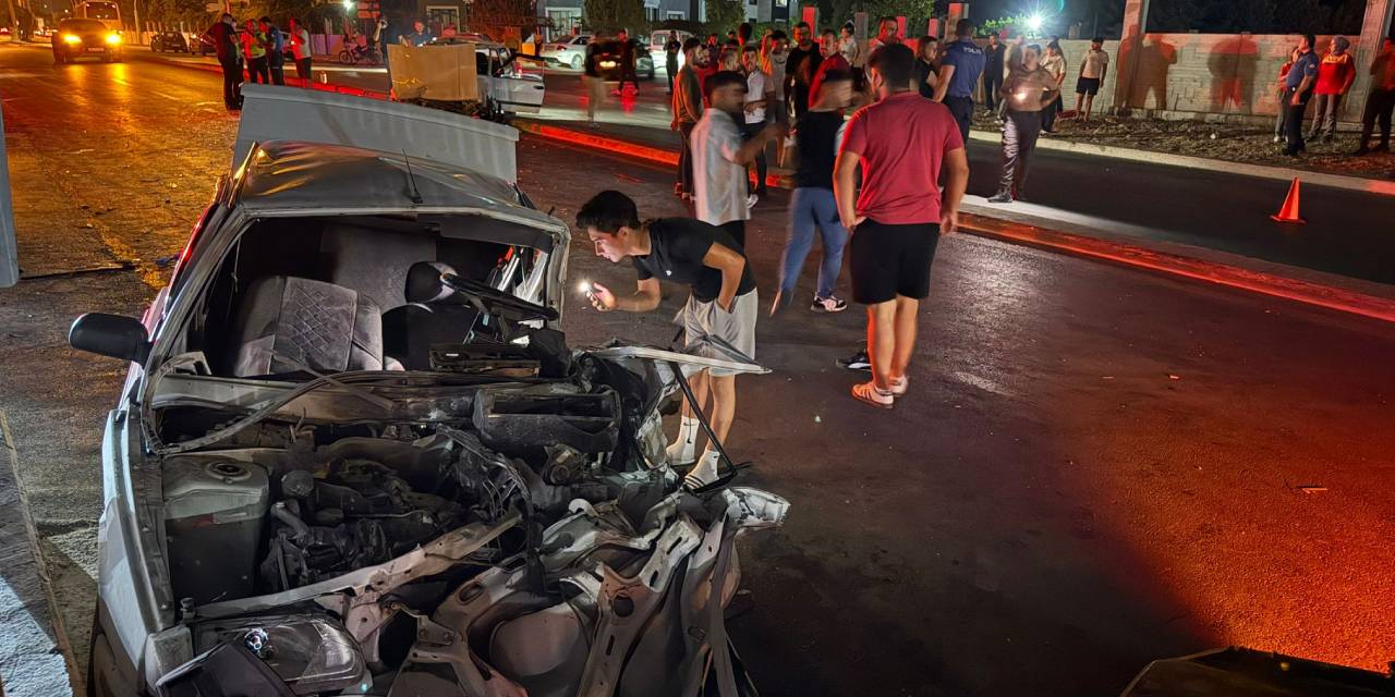 Karşı şeride geçen araç can aldı: Tarsus'ta trafik faciasında 1 ölü 8 yaralı