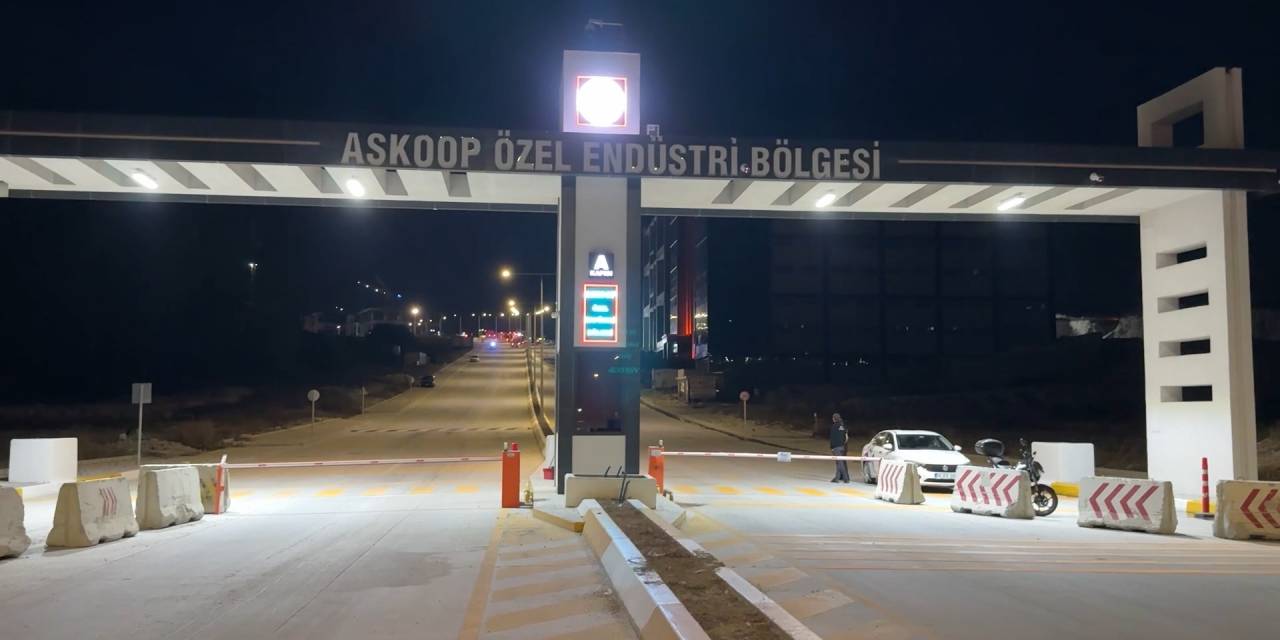 ASKOOP’ta yangın: Tankerler ve iş makineleri alevlere teslim oldu